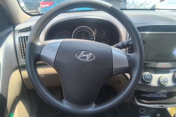 Used Hyundai Celesta 2011 1.6L Manual Luxury Model Steering Wheel