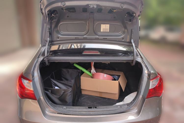 Used Hyundai Celesta 2011 1.6L Automatic Top-Tier Version Trunk