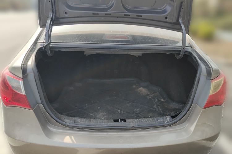 Used Hyundai Celesta 2011 1.6L Manual Comfort Edition Trunk