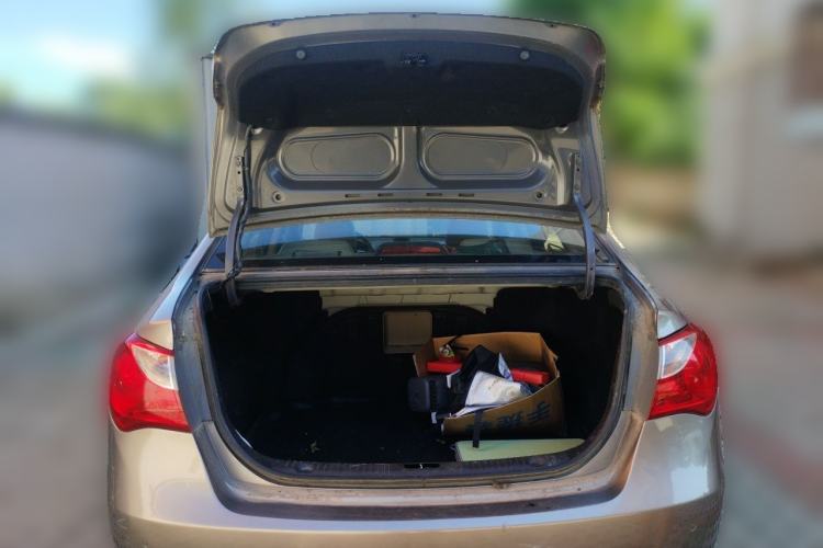 Used Hyundai Celesta 2011 1.6L Automatic Luxury Version Trunk