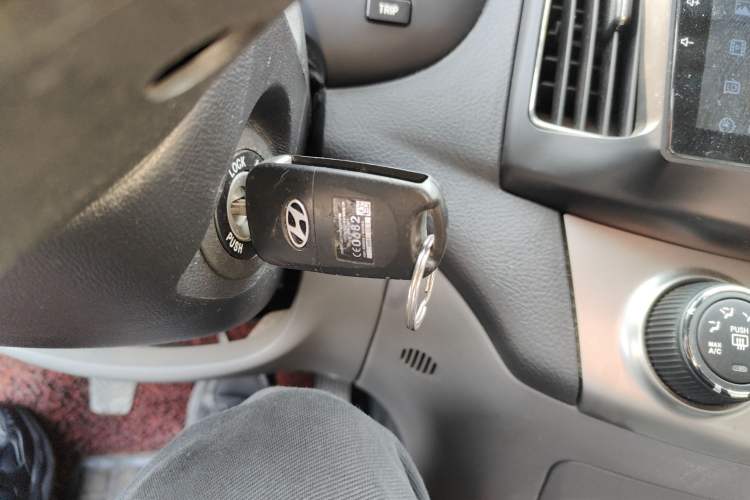 Used Hyundai Celesta 2011 1.6L Manual Comfort Edition Vehicle Key