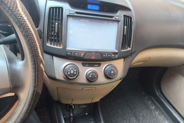 Used Hyundai Celesta 2011 1.6L Manual Comfort Edition Audio And AC Panel