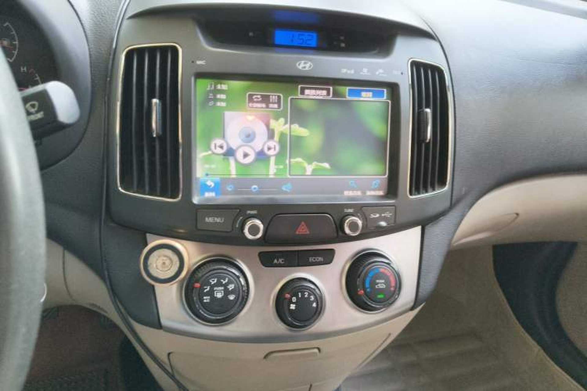 Used Hyundai Celesta 2011 1.6L Manual Comfort Edition Audio And AC Panel