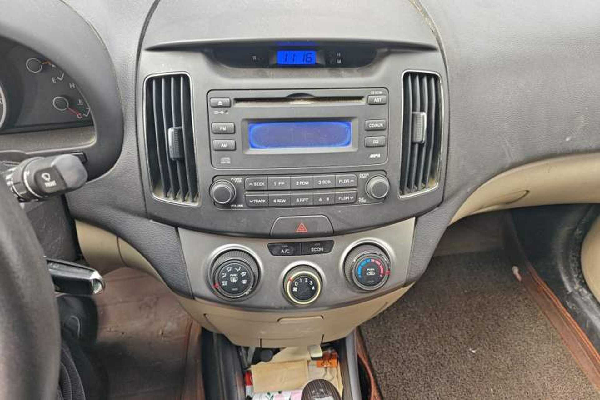 Used Hyundai Celesta 2011 1.6L Automatic Comfort Edition Audio And AC Panel