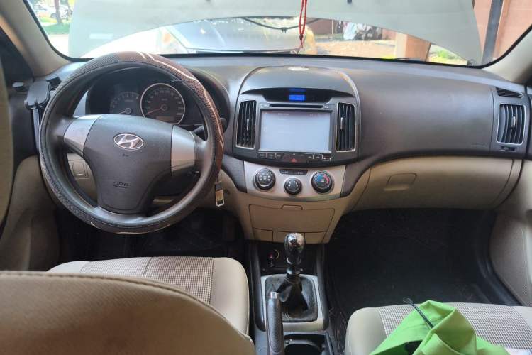 Used Hyundai Celesta 2011 1.6L Manual Comfort Edition Center Console