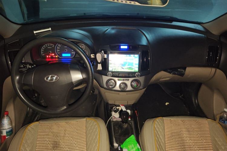 Used Hyundai Celesta 2011 1.6L Manual Comfort Edition Center Console