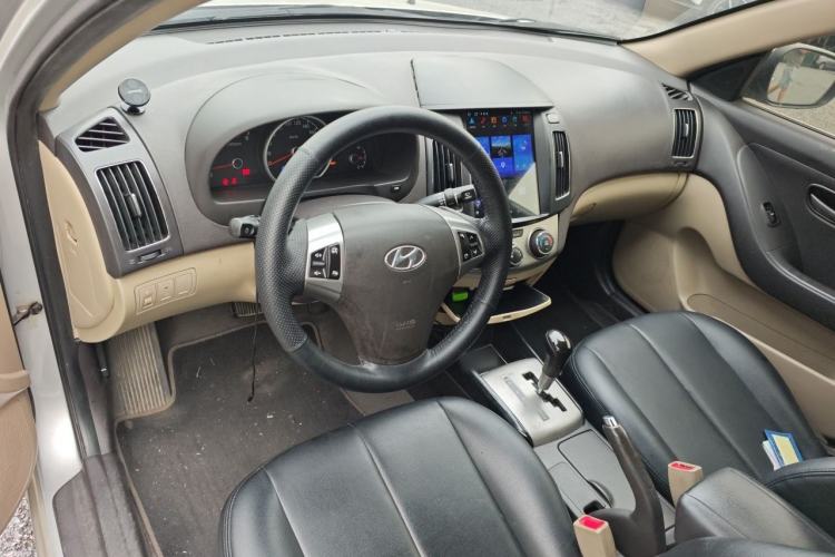 Used Hyundai Celesta 2011 1.6L Automatic Comfort Edition Center Console