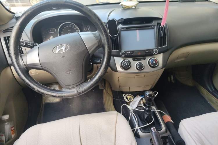 Used Hyundai Celesta 2011 1.6L Manual Comfort Edition Center Console