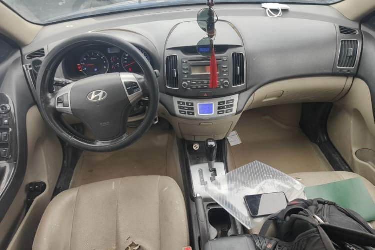 Used Hyundai Celesta 2011 1.6L Automatic Luxury Version Center Console