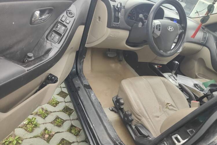 Used Hyundai Celesta 2011 1.6L Automatic Luxury Version Driver Seat