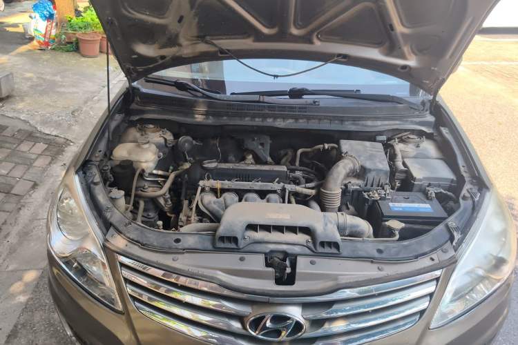 Used Hyundai Celesta 2011 1.6L Manual Comfort Edition Engine Bay