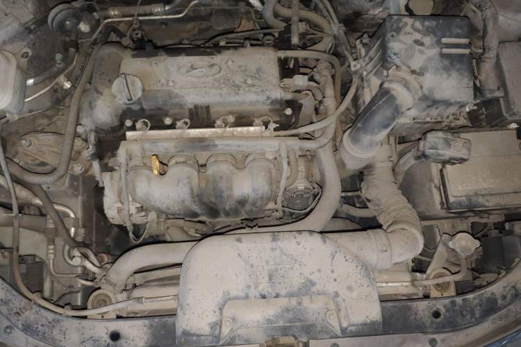 Used Hyundai Celesta 2011 1.6L Manual Comfort Edition Engine Bay