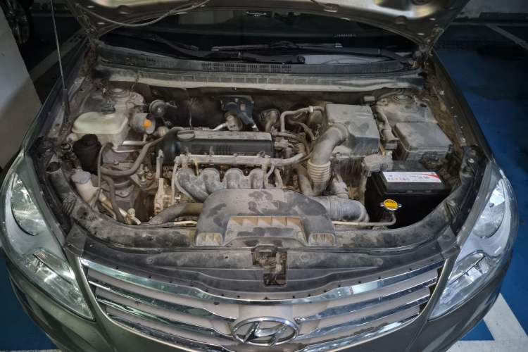 Used Hyundai Celesta 2011 1.6L Automatic Comfort Edition Engine Bay