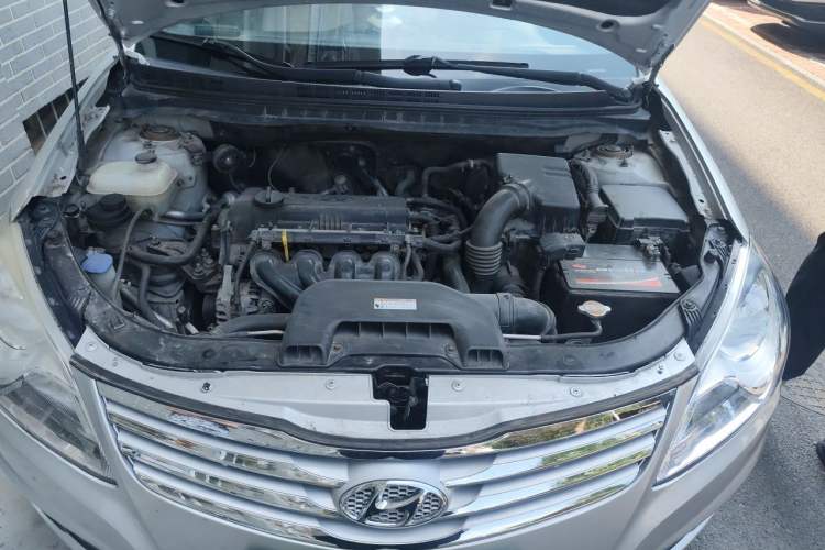 Used Hyundai Celesta 2011 1.6L Manual Comfort Edition Engine Bay