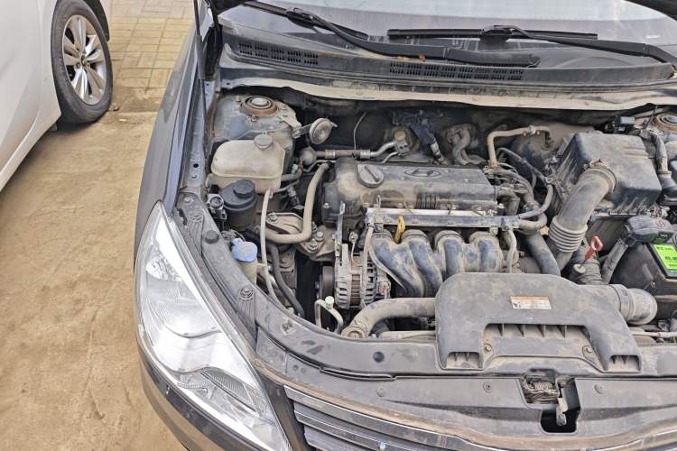 Used Hyundai Celesta 2011 1.6L Automatic Comfort Edition Engine Bay Right