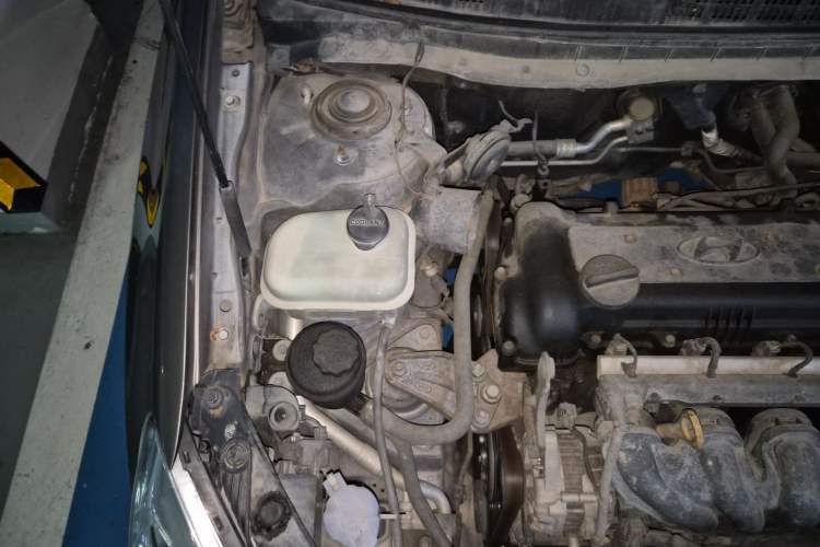 Used Hyundai Celesta 2011 1.6L Automatic Comfort Edition Engine Bay Right
