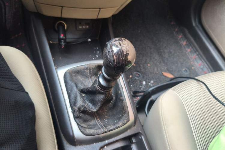 Used Hyundai Celesta 2011 1.6L Manual Comfort Edition Gear Lever