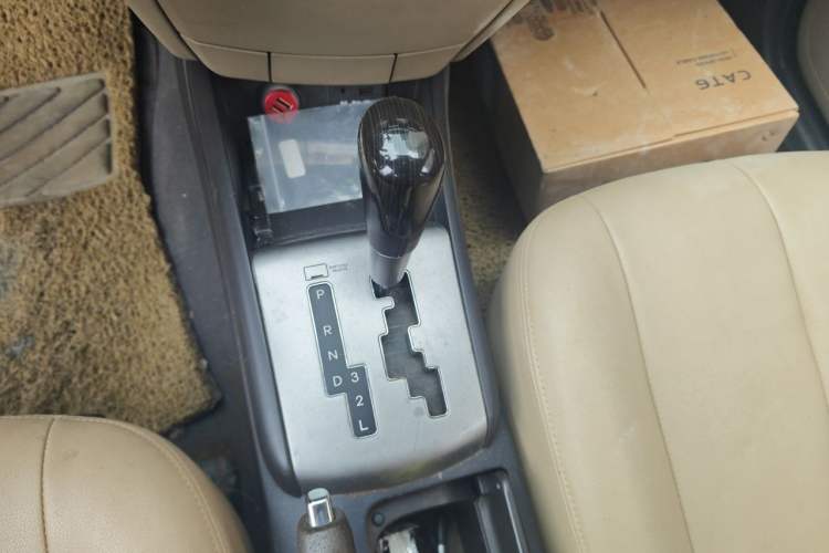 Used Hyundai Celesta 2011 1.6L Automatic Comfort Edition Gear Lever