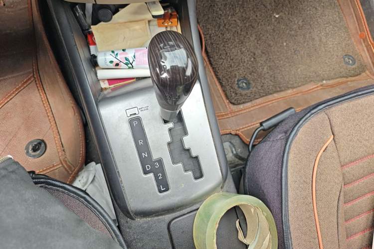 Used Hyundai Celesta 2011 1.6L Automatic Comfort Edition Gear Lever