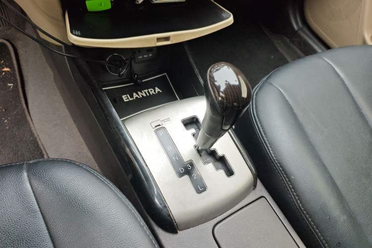 Used Hyundai Celesta 2011 1.6L Automatic Comfort Edition Gear Lever