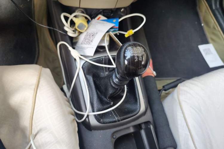 Used Hyundai Celesta 2011 1.6L Manual Comfort Edition Gear Lever