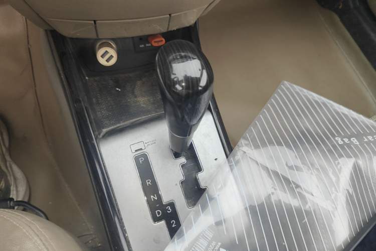 Used Hyundai Celesta 2011 1.6L Automatic Luxury Version Gear Lever
