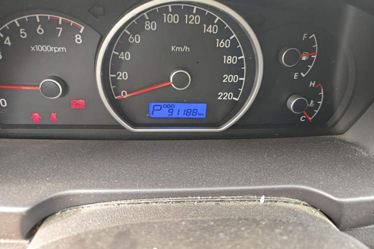 Used Hyundai Celesta 2011 1.6L Automatic Comfort Edition Odometer Close Up