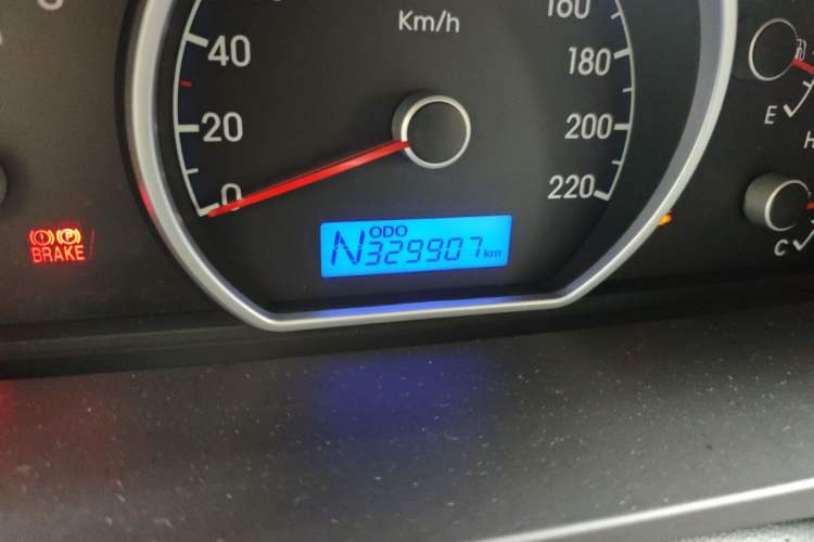 Used Hyundai Celesta 2011 1.6L Automatic Comfort Edition Odometer Close Up