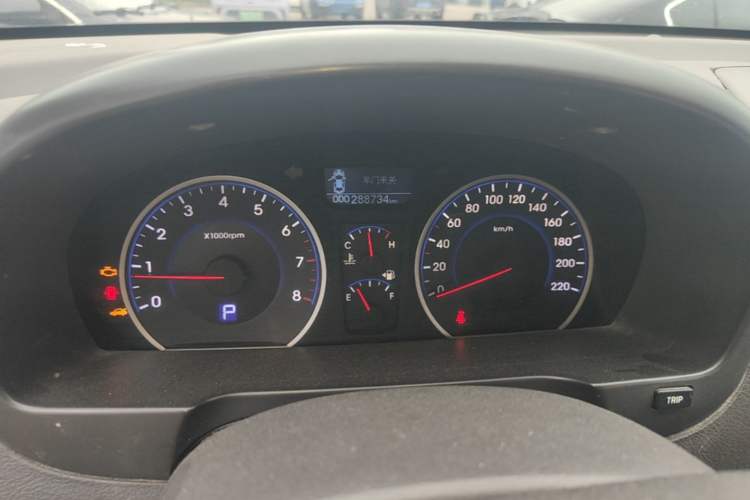 Used Hyundai Celesta 2011 1.6L Automatic Luxury Version Odometer Close Up