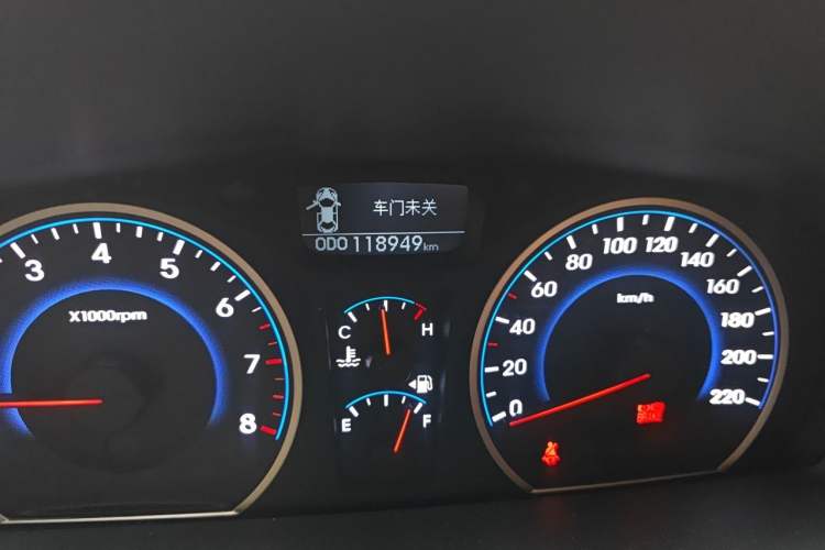 Used Hyundai Celesta 2011 1.6L Automatic Luxury Version Odometer Close Up