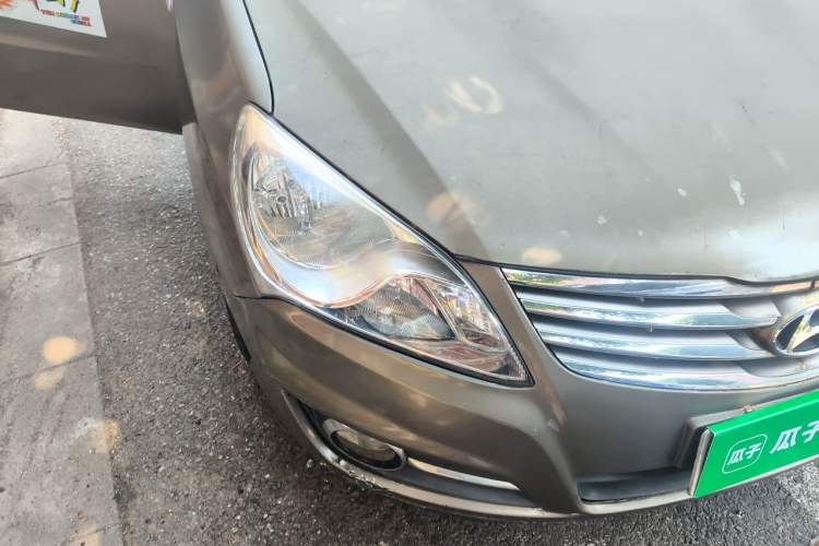 Used Hyundai Celesta 2011 1.6L Manual Comfort Edition Right Front Headlight