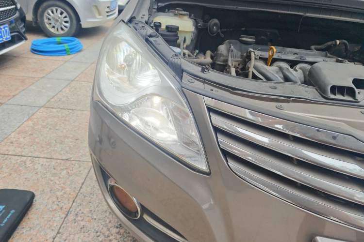 Used Hyundai Celesta 2011 1.6L Automatic Comfort Edition Right Front Headlight