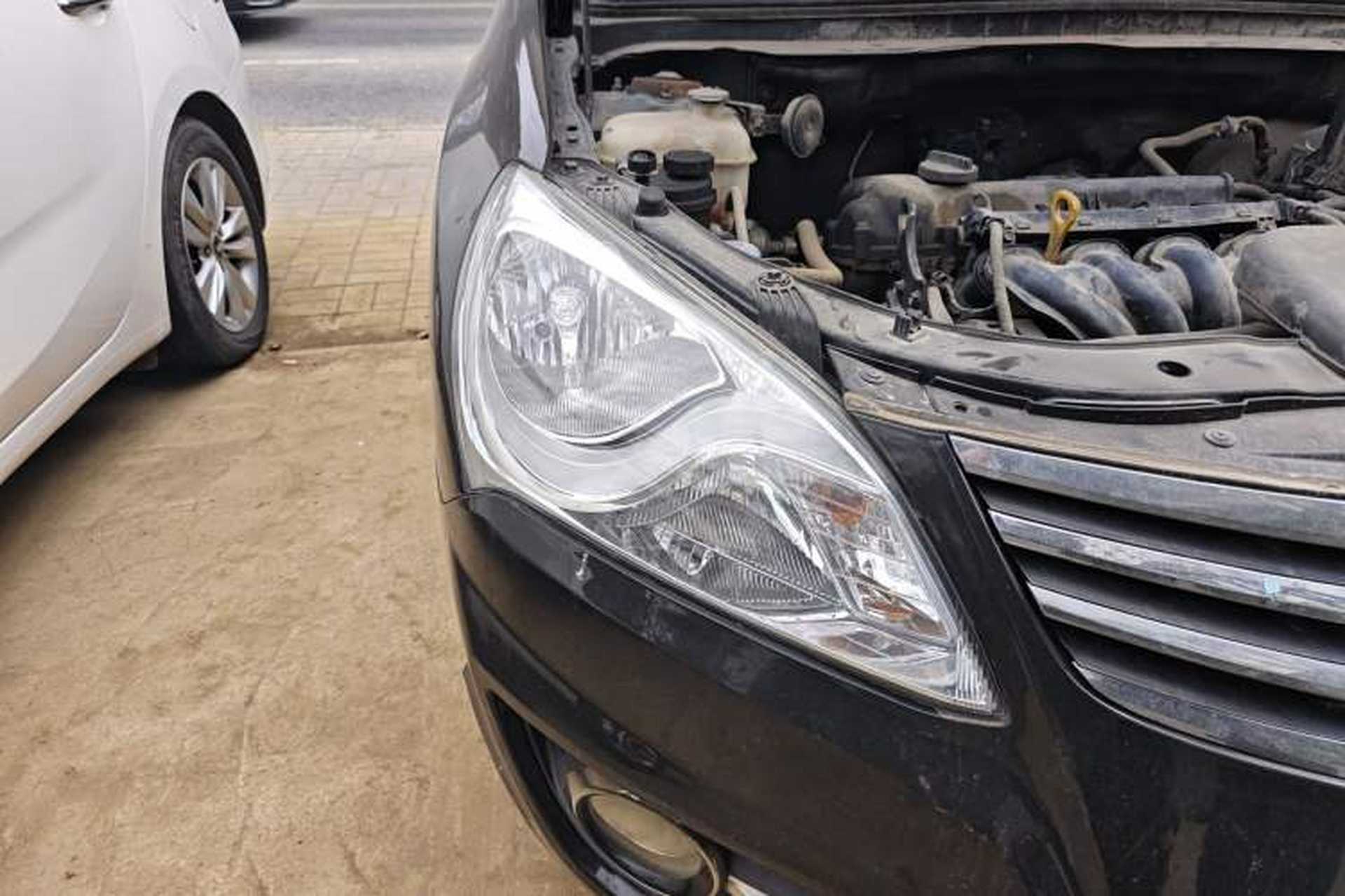 Used Hyundai Celesta 2011 1.6L Automatic Comfort Edition Right Front Headlight