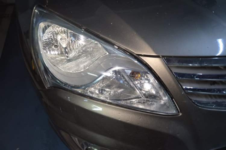 Used Hyundai Celesta 2011 1.6L Automatic Comfort Edition Right Front Headlight