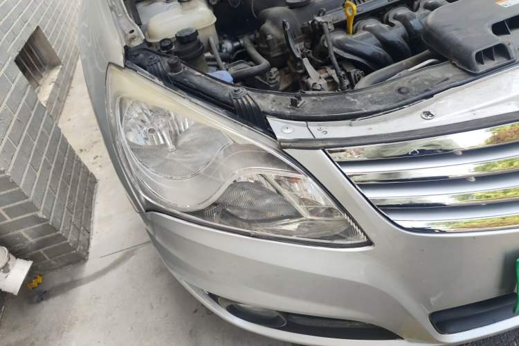 Used Hyundai Celesta 2011 1.6L Manual Comfort Edition Right Front Headlight
