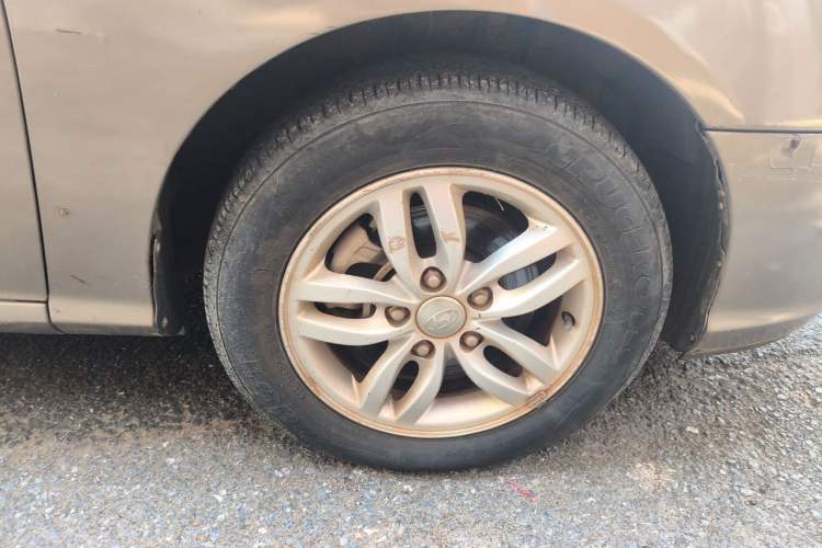 Used Hyundai Celesta 2011 1.6L Manual Comfort Edition Right Front Wheel Hub