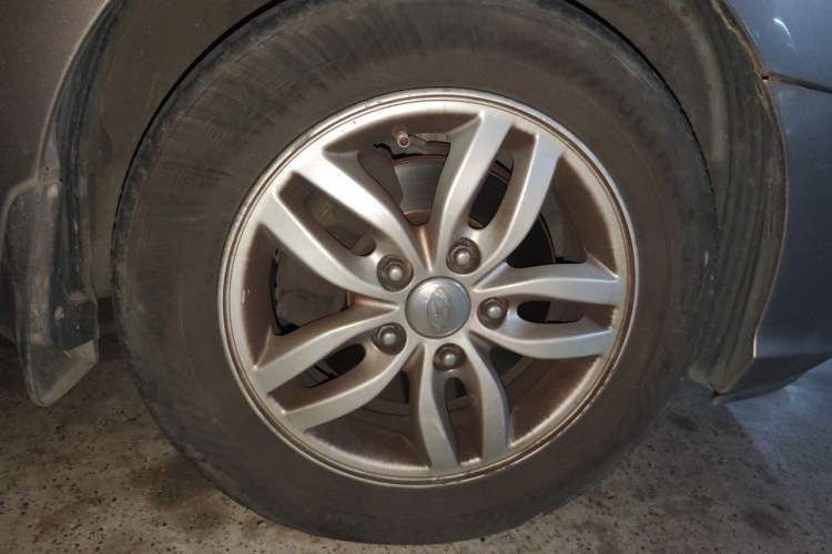 Used Hyundai Celesta 2011 1.6L Manual Comfort Edition Right Front Wheel Hub