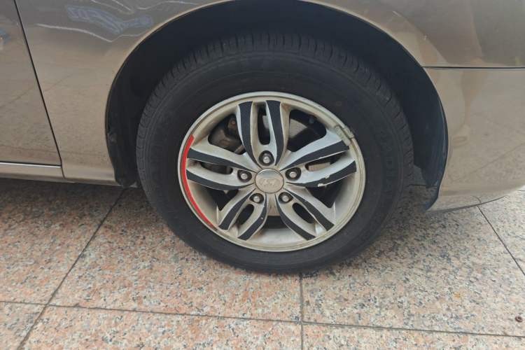 Used Hyundai Celesta 2011 1.6L Automatic Comfort Edition Right Front Wheel Hub