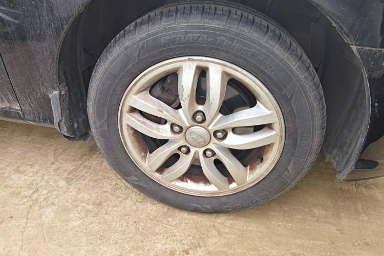 Used Hyundai Celesta 2011 1.6L Automatic Comfort Edition Right Front Wheel Hub