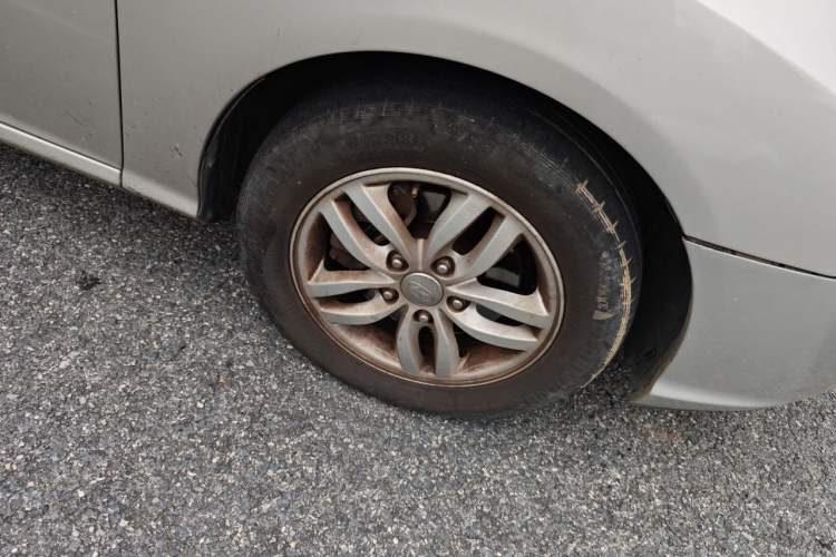 Used Hyundai Celesta 2011 1.6L Automatic Comfort Edition Right Front Wheel Hub