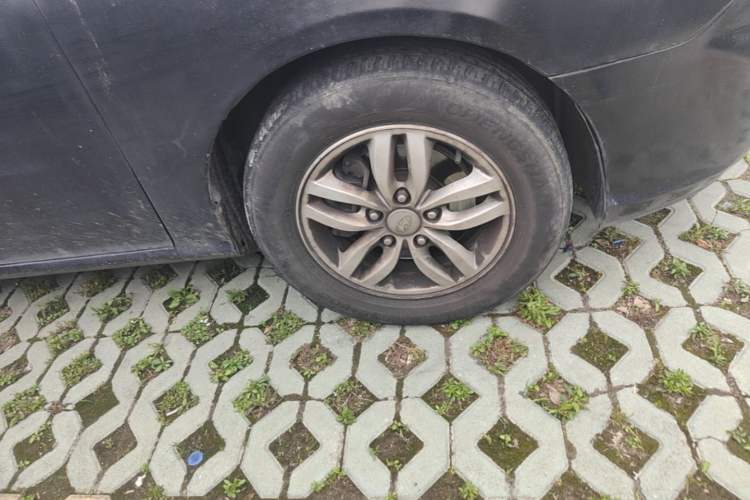 Used Hyundai Celesta 2011 1.6L Automatic Luxury Version Right Front Wheel Hub