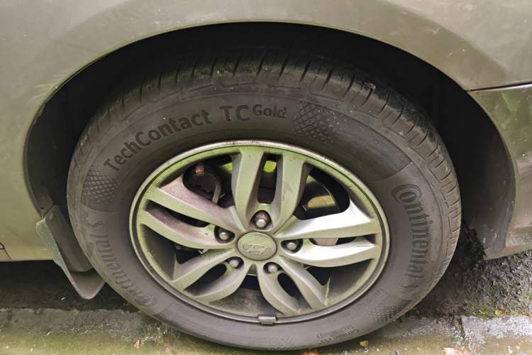 Used Hyundai Celesta 2011 1.6L Automatic Luxury Version Right Front Wheel Hub