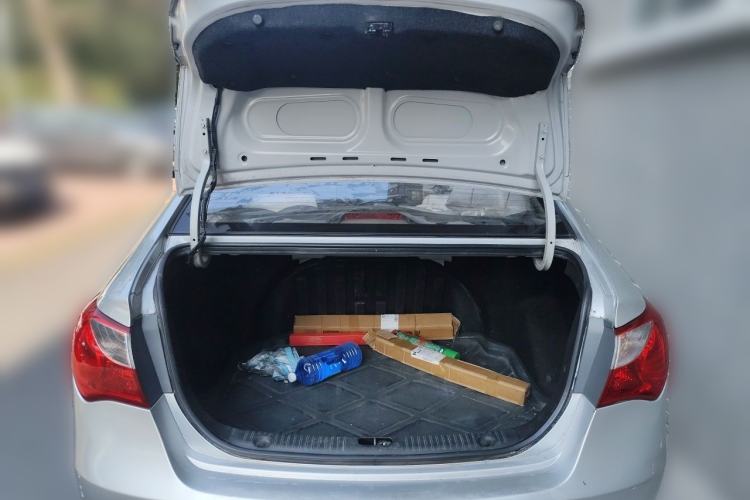 Used Hyundai Celesta 2011 1.6L Manual Comfort Edition Trunk