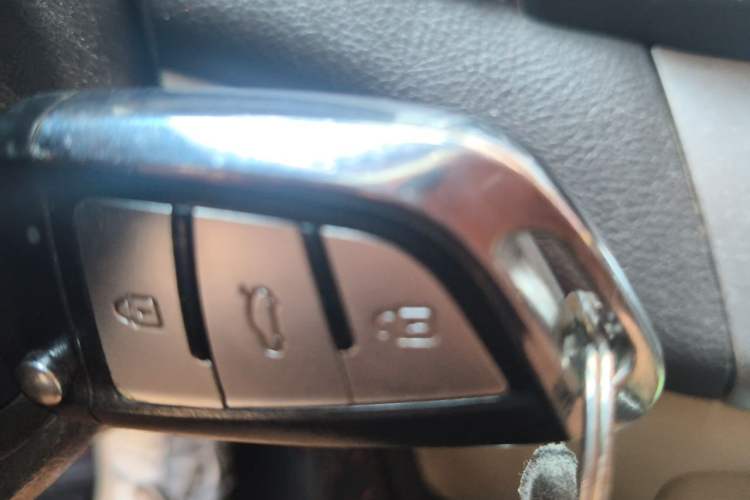 Used Hyundai Celesta 2011 1.6L Manual Comfort Edition Vehicle Key