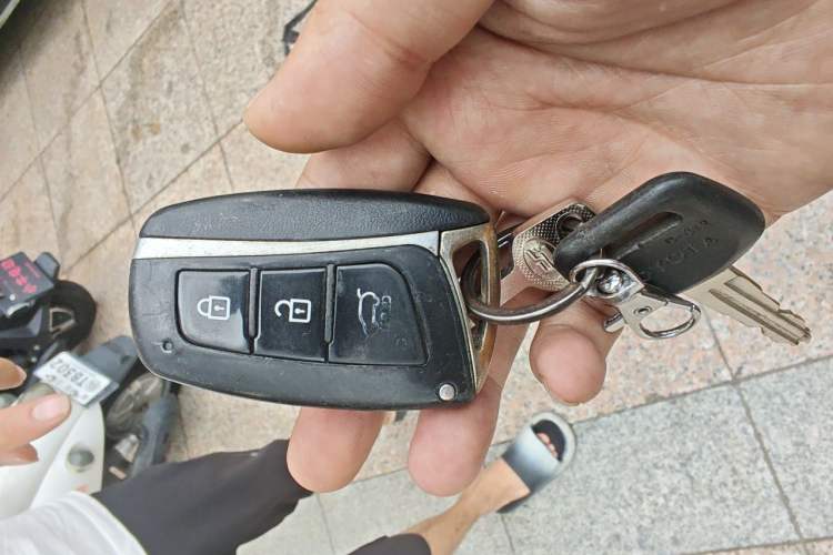 Used Hyundai Celesta 2011 1.6L Automatic Comfort Edition Vehicle Key