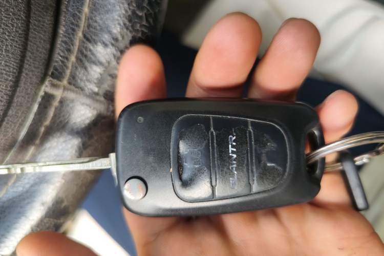 Used Hyundai Celesta 2011 1.6L Manual Comfort Edition Vehicle Key