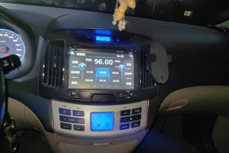 Used Hyundai Celesta 2011 1.6L Automatic Luxury Version Audio And AC Panel