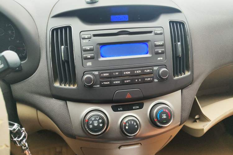 Used Hyundai Celesta 2011 1.6L Manual Comfort Edition Audio And AC Panel