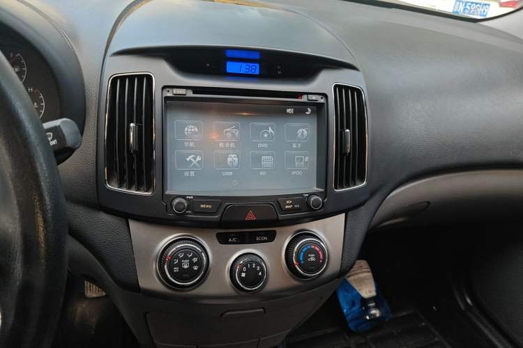 Used Hyundai Celesta 2011 1.6L Automatic Comfort Edition Audio And AC Panel
