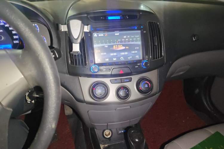 Used Hyundai Celesta 2011 1.6L Automatic Comfort Edition Audio And AC Panel